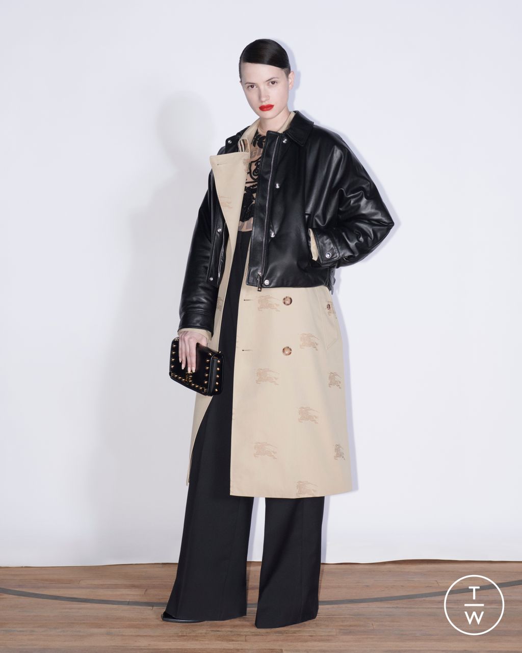 Fashion Week London Resort 2023 look 26 from the Burberry collection womenswear