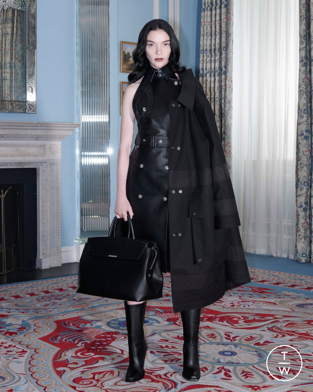 Fashion Week London Resort 2023 look 28 from the Burberry collection womenswear