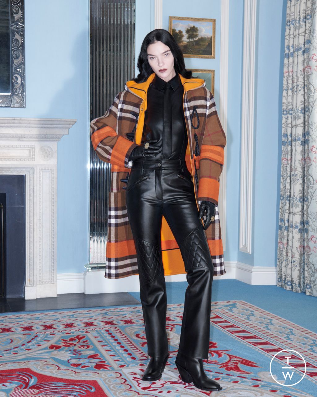 Fashion Week London Resort 2023 look 2 from the Burberry collection womenswear