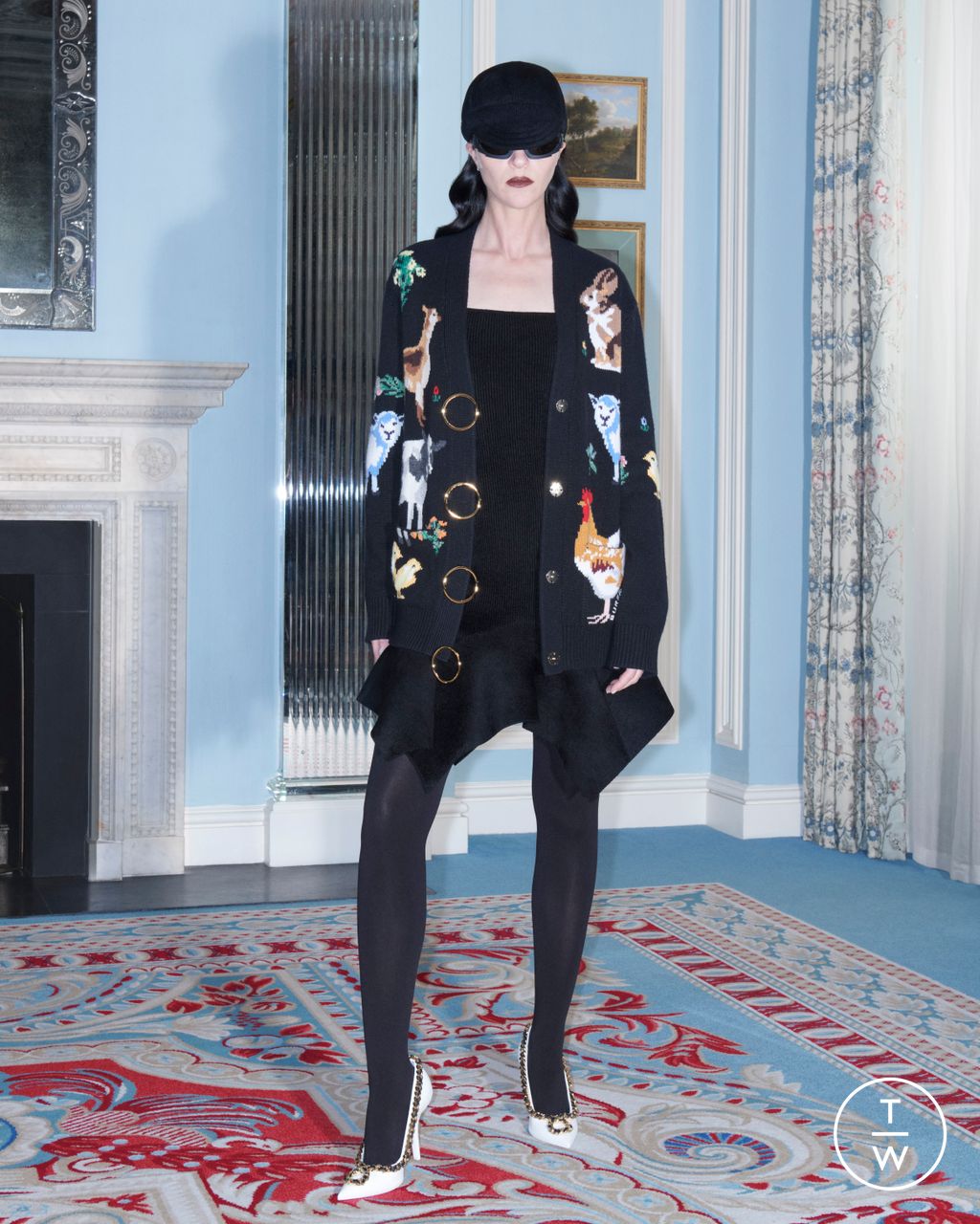 Fashion Week London Resort 2023 look 32 from the Burberry collection womenswear