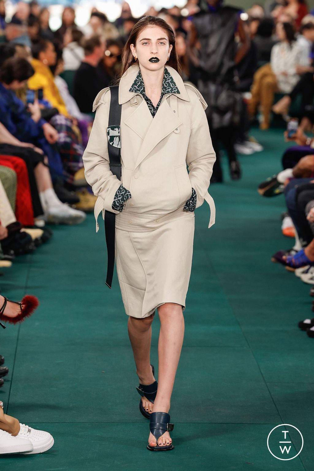 Fashion Week London Spring/Summer 2024 look 3 de la collection Burberry womenswear
