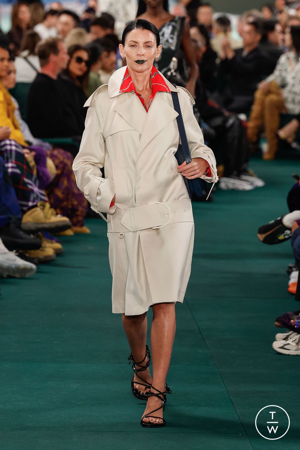 Fashion Week London Spring/Summer 2024 look 10 de la collection Burberry womenswear