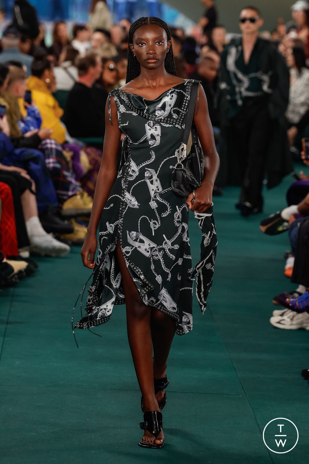 Fashion Week London Spring/Summer 2024 look 11 from the Burberry collection womenswear
