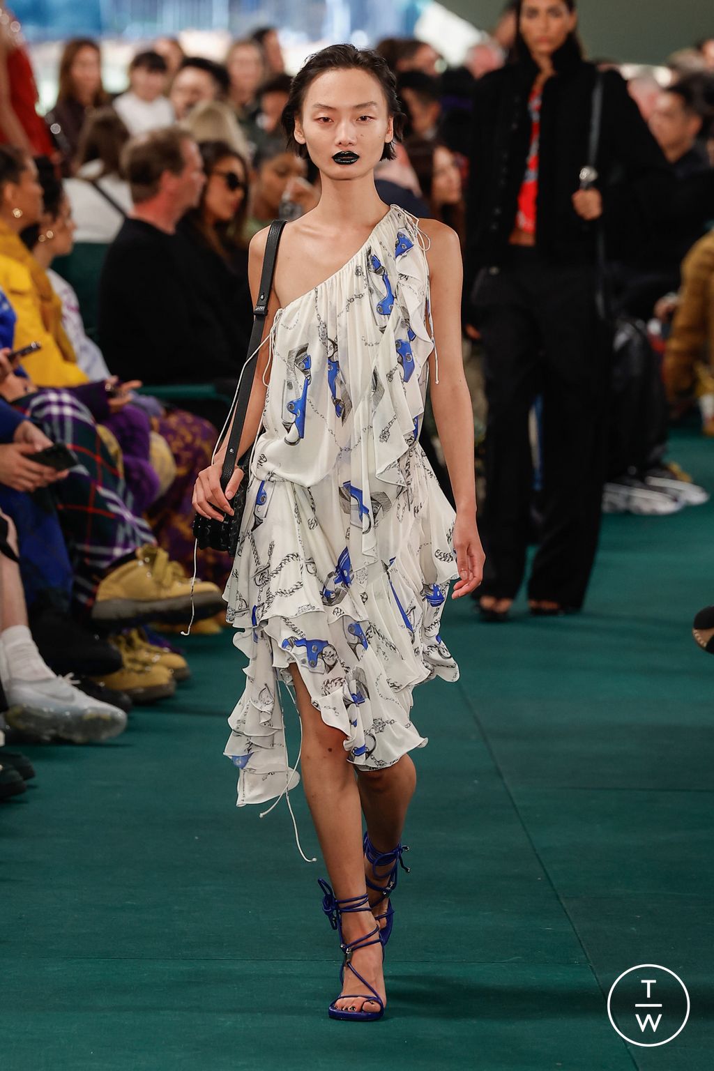 Fashion Week London Spring/Summer 2024 look 13 from the Burberry collection womenswear