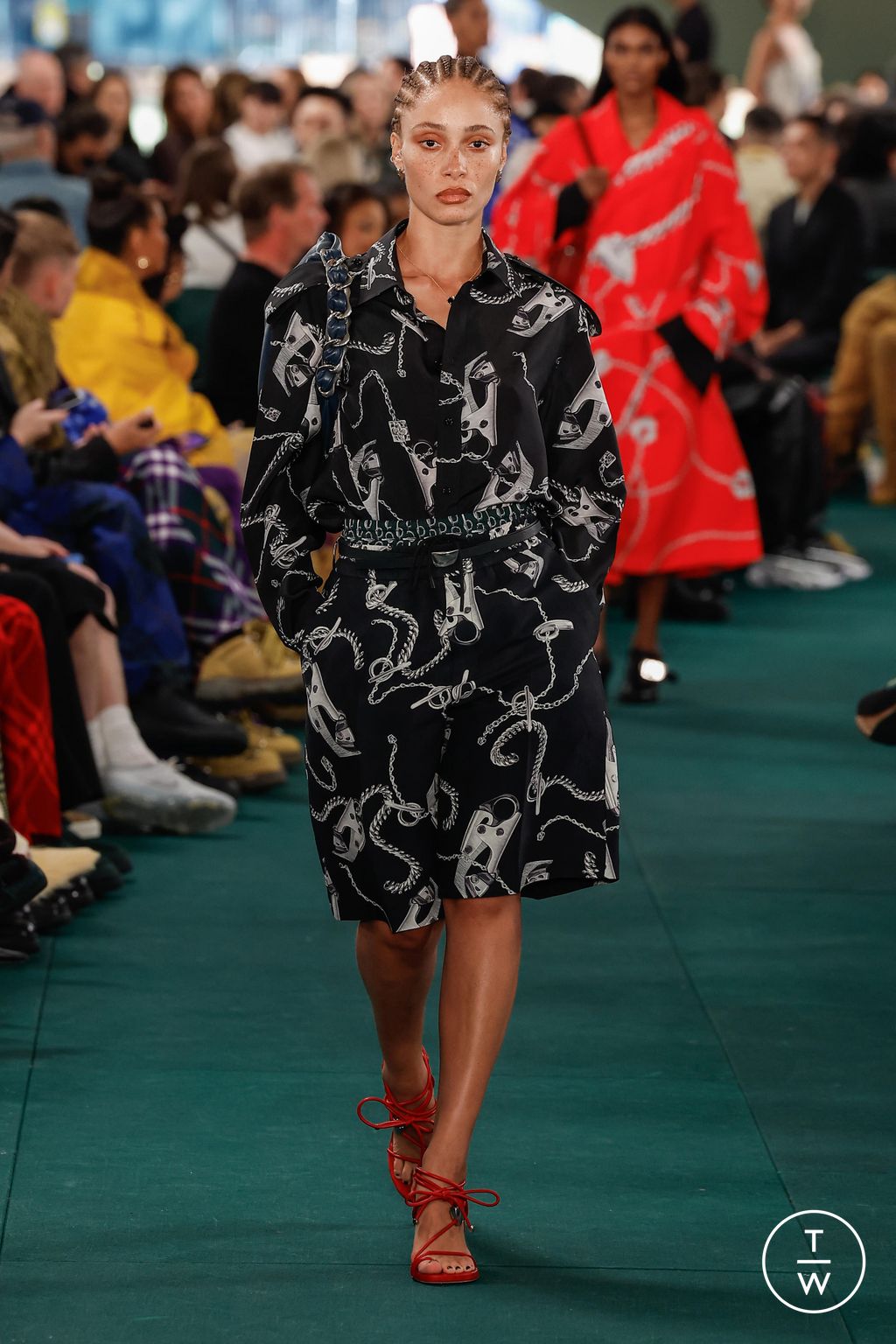 Fashion Week London Spring/Summer 2024 look 18 from the Burberry collection womenswear