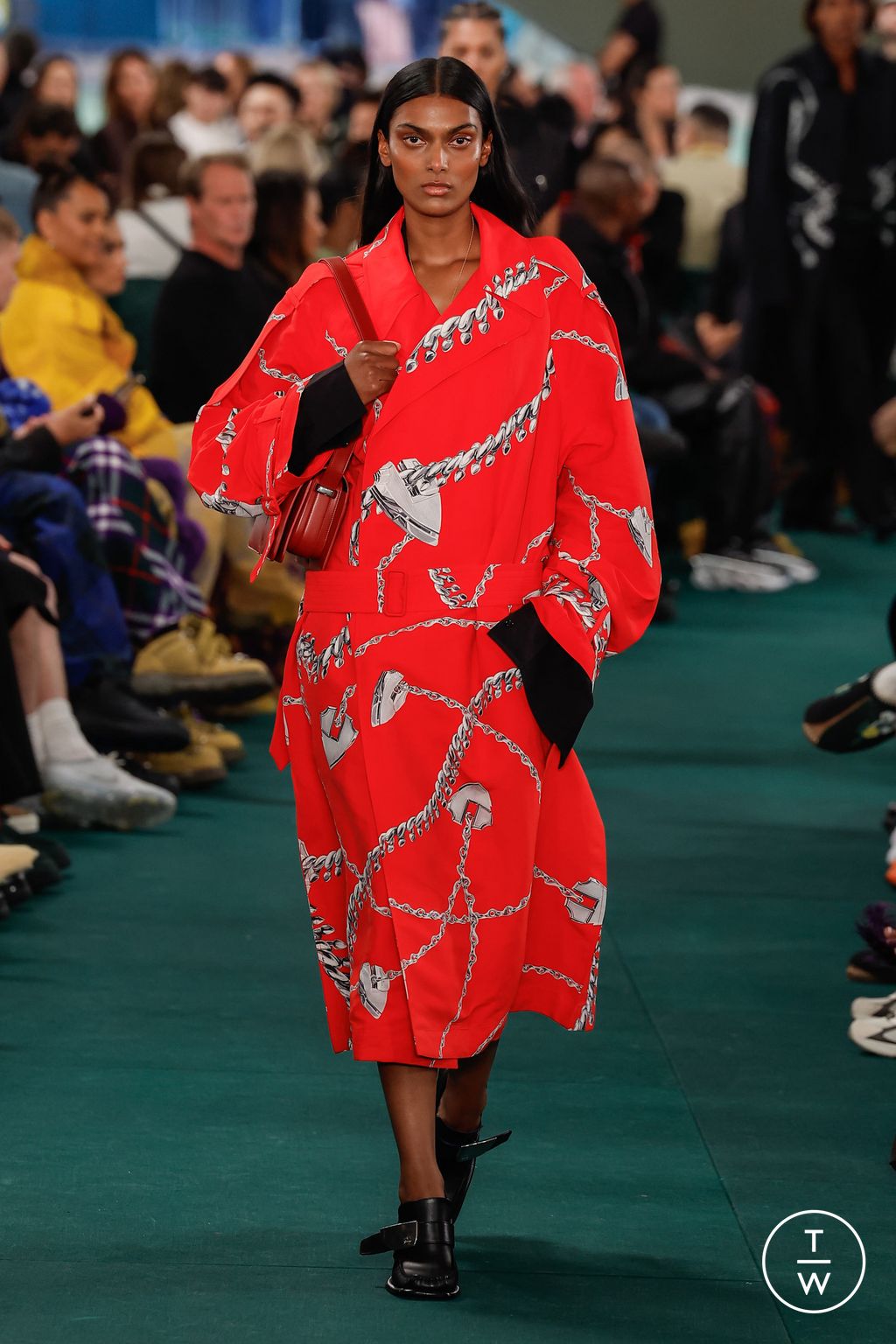 Fashion Week London Spring/Summer 2024 look 19 from the Burberry collection 女装