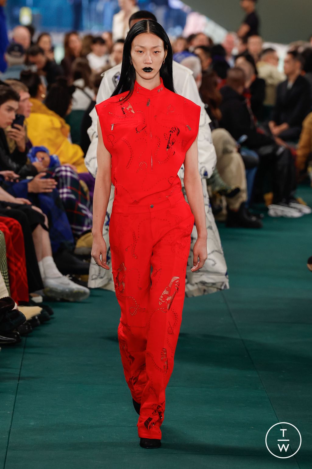 Fashion Week London Spring/Summer 2024 look 22 from the Burberry collection womenswear