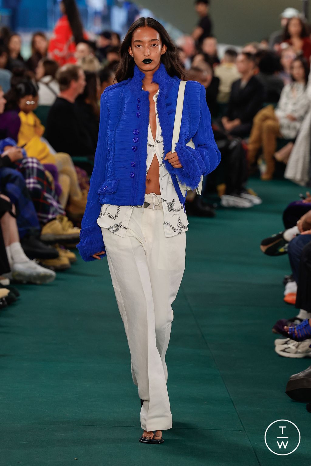Fashion Week London Spring/Summer 2024 look 24 from the Burberry collection womenswear