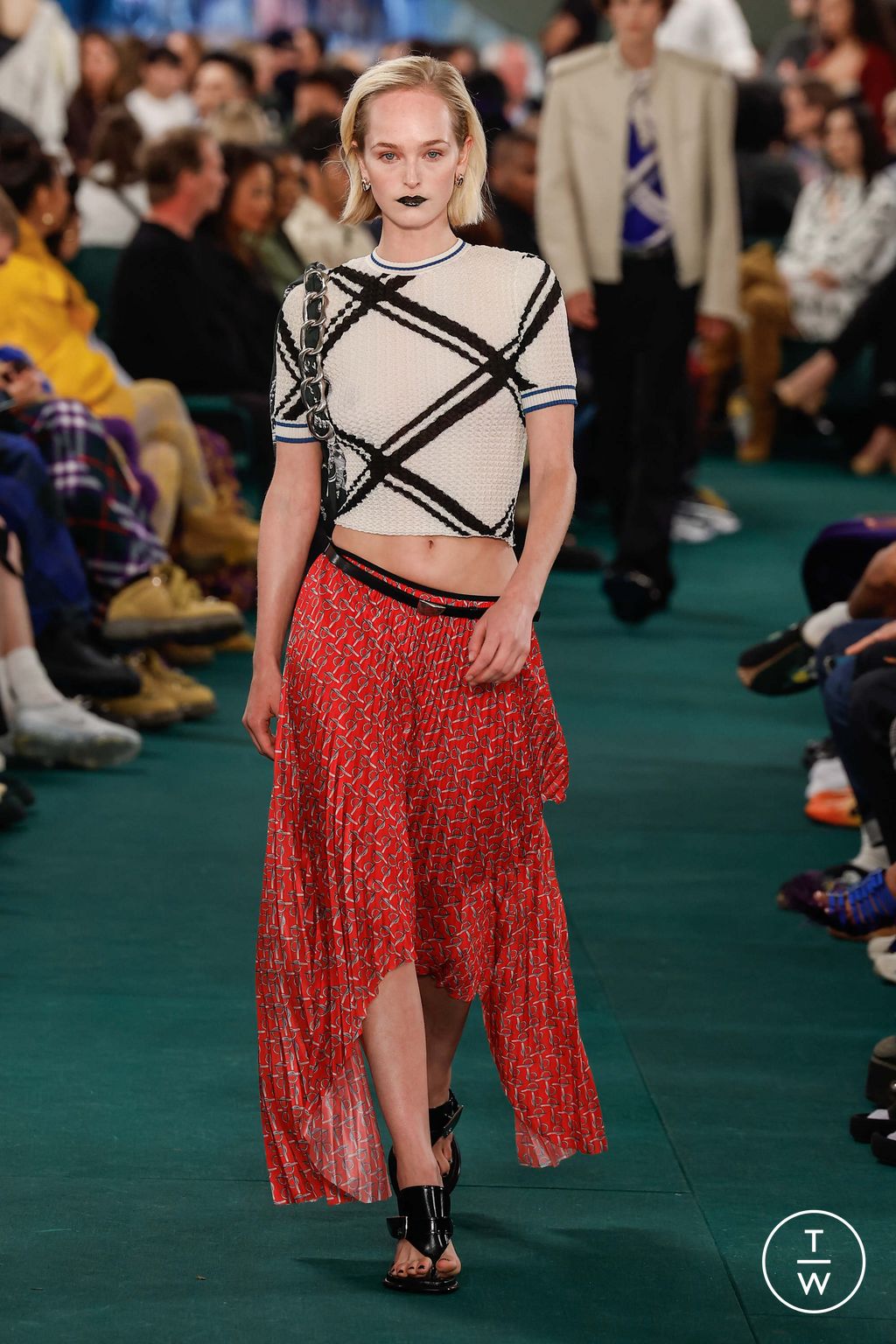 Fashion Week London Spring/Summer 2024 look 29 from the Burberry collection womenswear