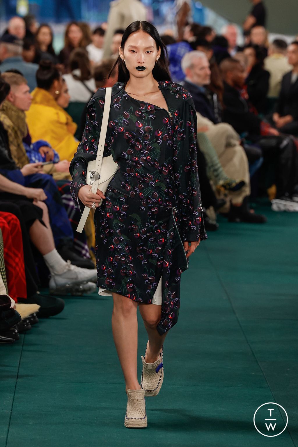 Fashion Week London Spring/Summer 2024 look 33 de la collection Burberry womenswear