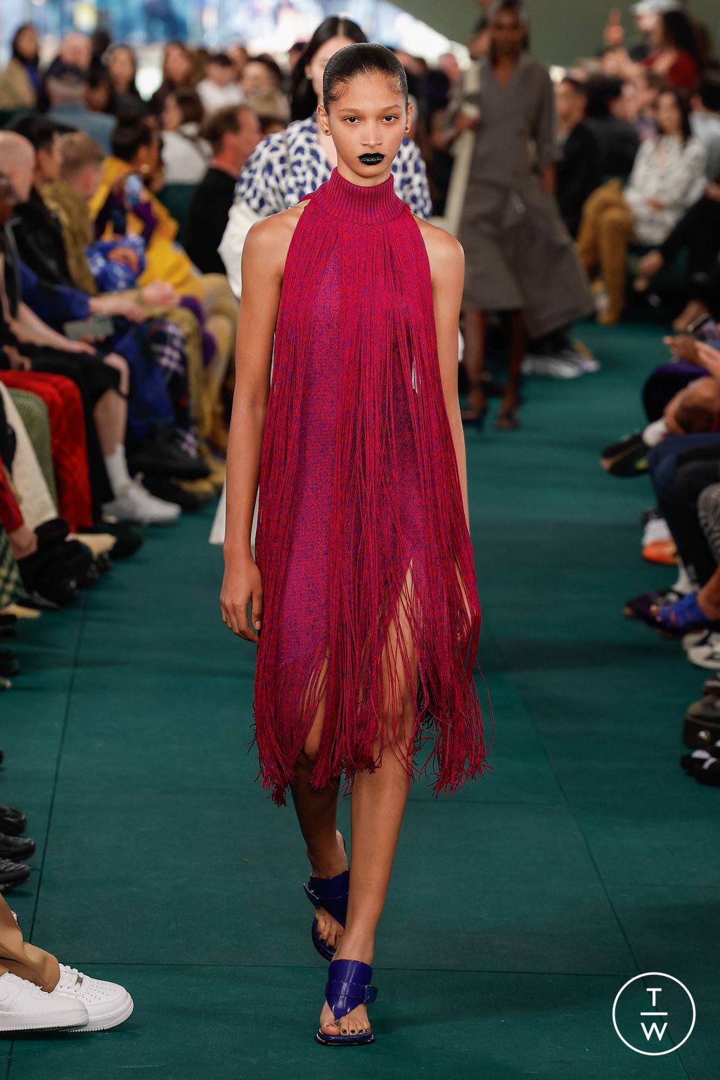 Fashion Week London Spring/Summer 2024 look 35 from the Burberry collection 女装