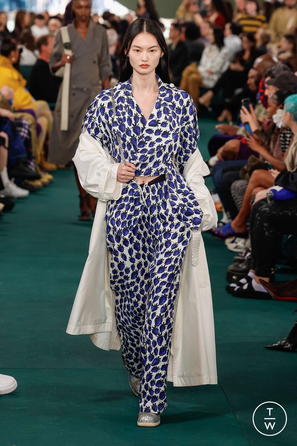 Fashion Week London Spring/Summer 2024 look 36 from the Burberry collection 女装