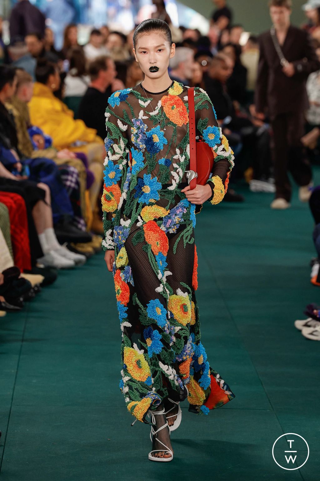 Fashion Week London Spring/Summer 2024 look 48 from the Burberry collection 女装