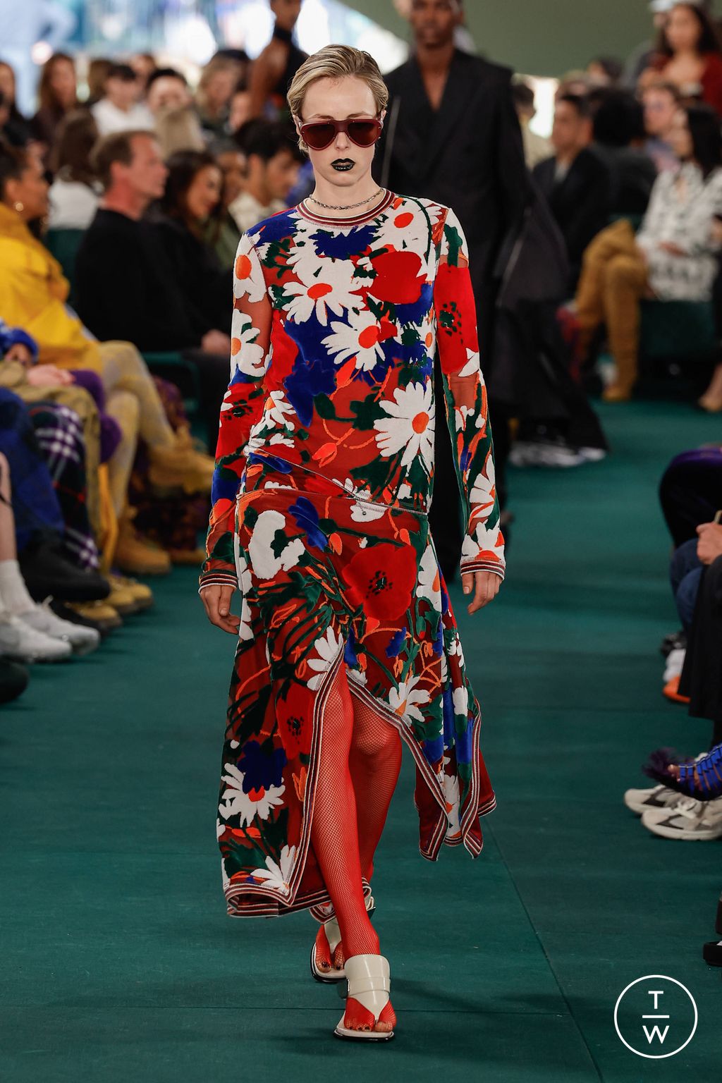 Fashion Week London Spring/Summer 2024 look 50 from the Burberry collection womenswear