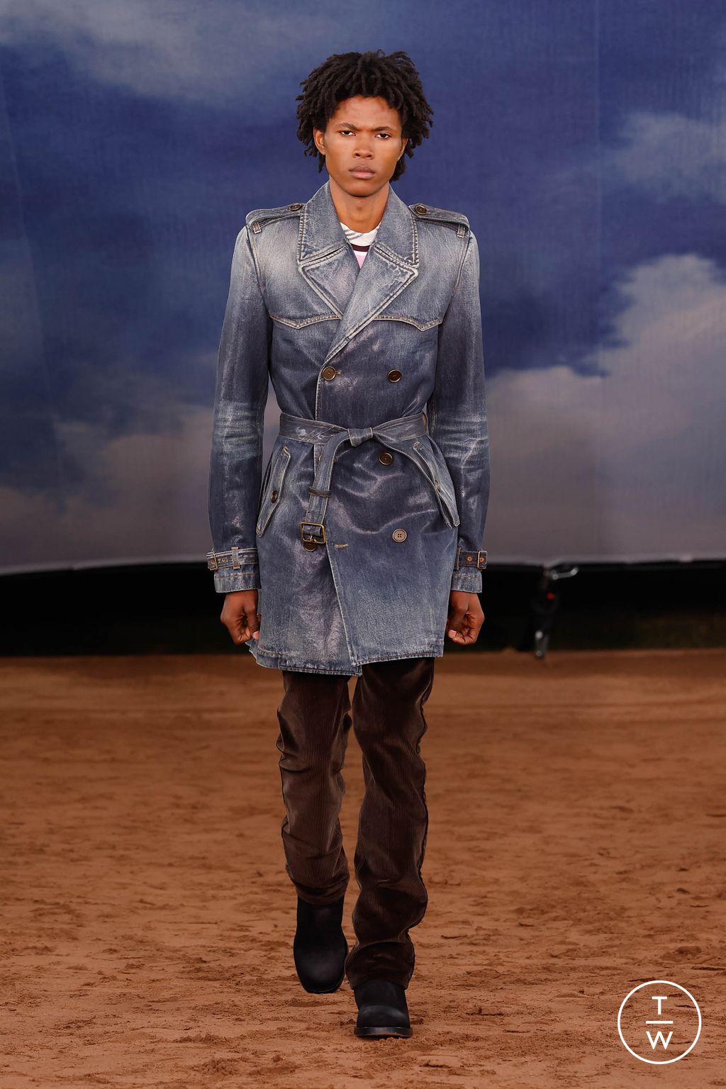 Fashion Week London Spring/Summer 2026 look 2 from the Burberry collection 女装