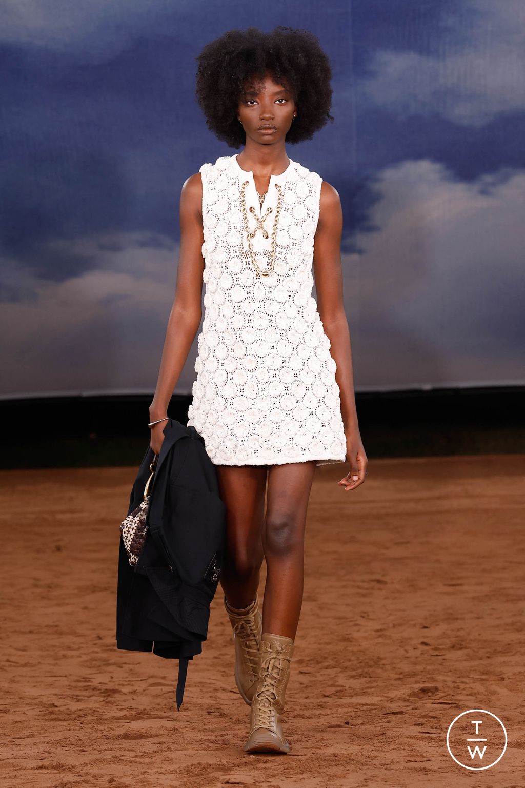 Fashion Week London Spring/Summer 2026 look 3 from the Burberry collection 女装