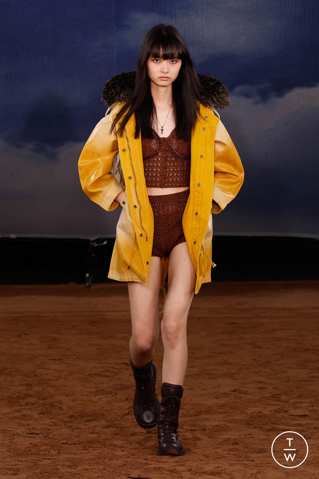 Fashion Week London Spring/Summer 2026 look 22 from the Burberry collection 女装