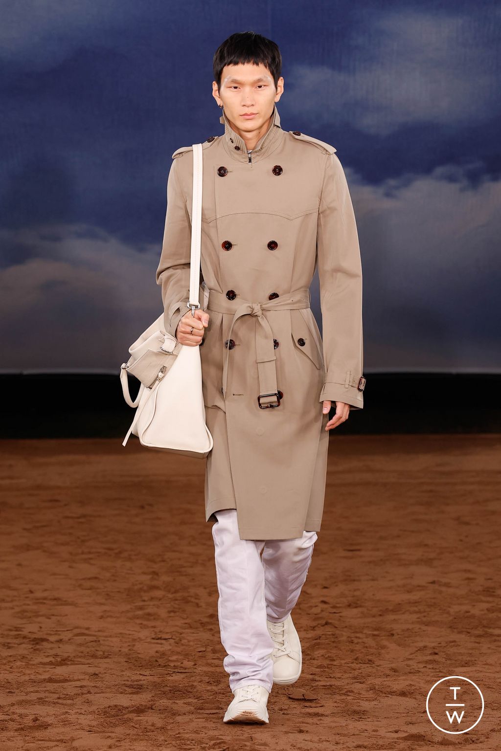 Fashion Week London Spring/Summer 2026 look 23 de la collection Burberry womenswear