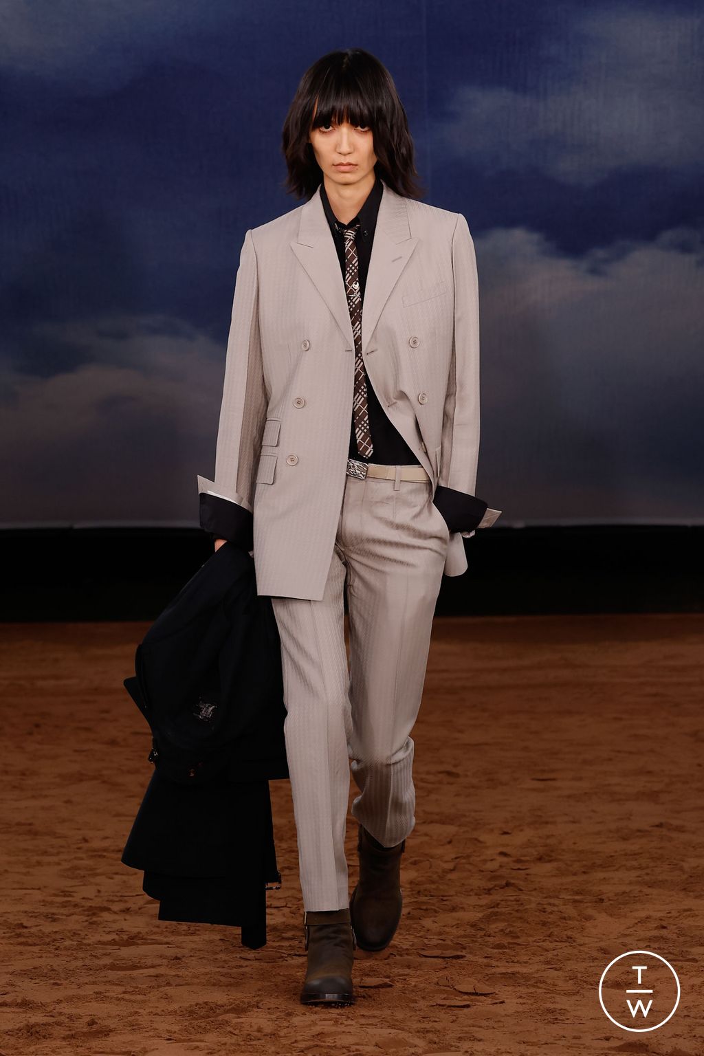 Fashion Week London Spring/Summer 2026 look 30 from the Burberry collection womenswear