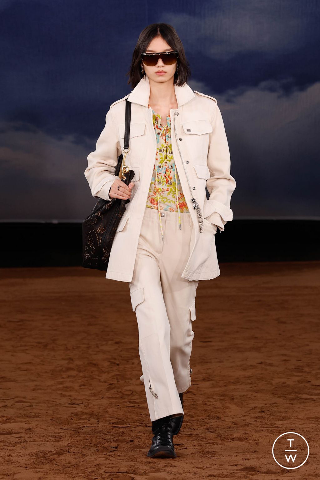 Fashion Week London Spring/Summer 2026 look 32 from the Burberry collection 女装