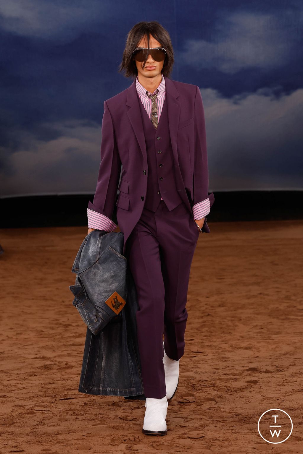 Fashion Week London Spring/Summer 2026 look 33 from the Burberry collection womenswear