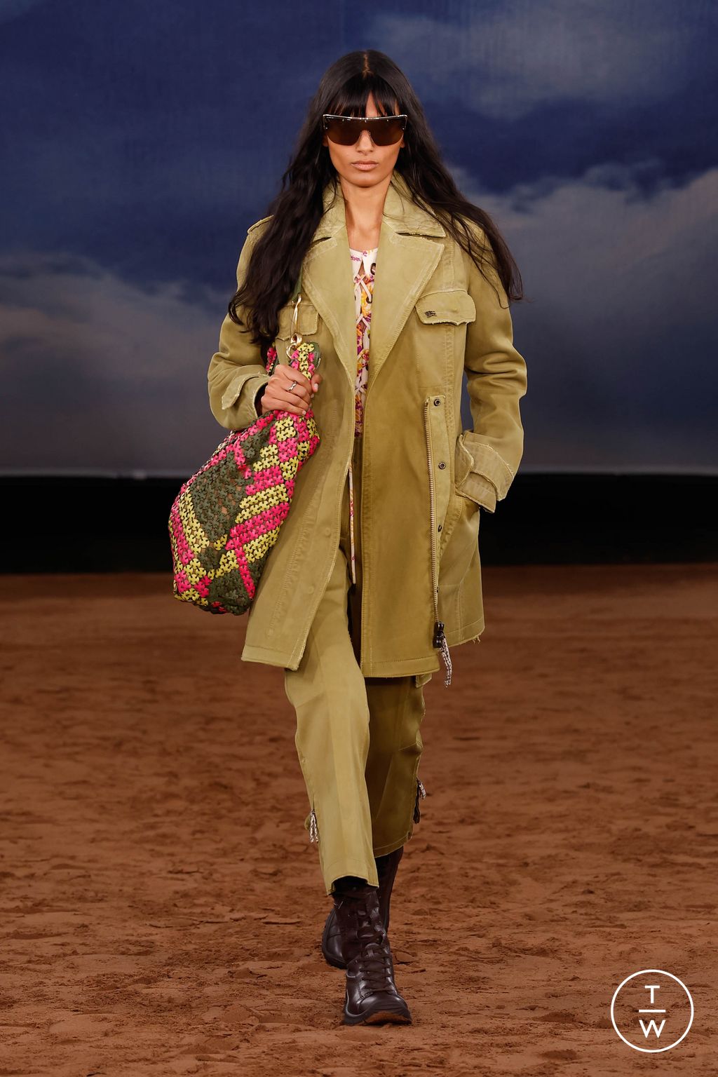 Fashion Week London Spring/Summer 2026 look 35 from the Burberry collection womenswear
