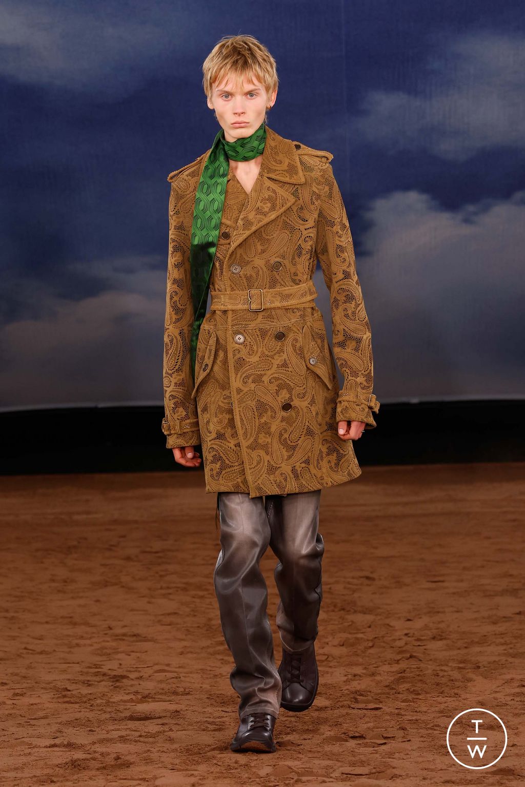 Fashion Week London Spring/Summer 2026 look 37 from the Burberry collection womenswear