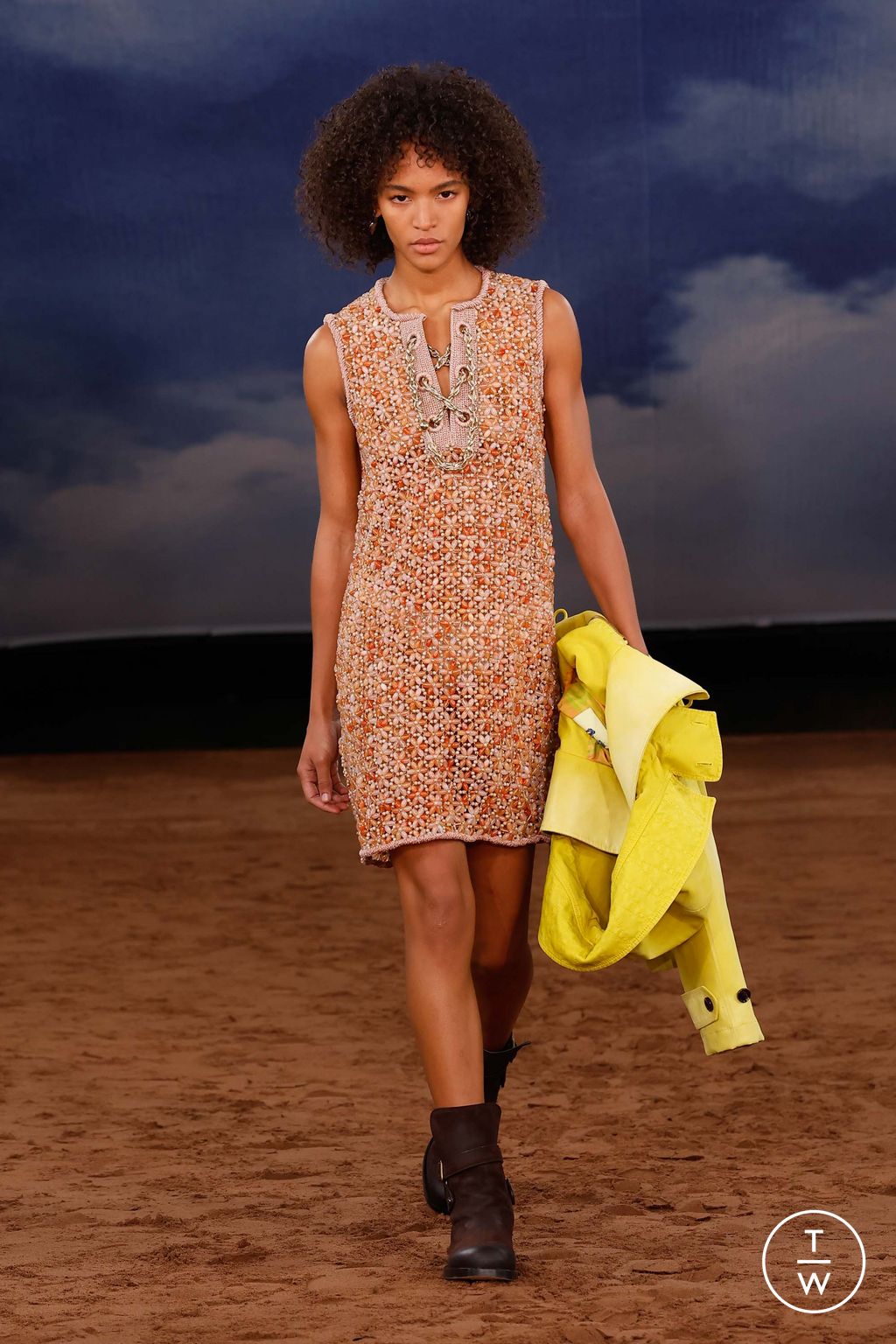 Fashion Week London Spring/Summer 2026 look 40 from the Burberry collection womenswear