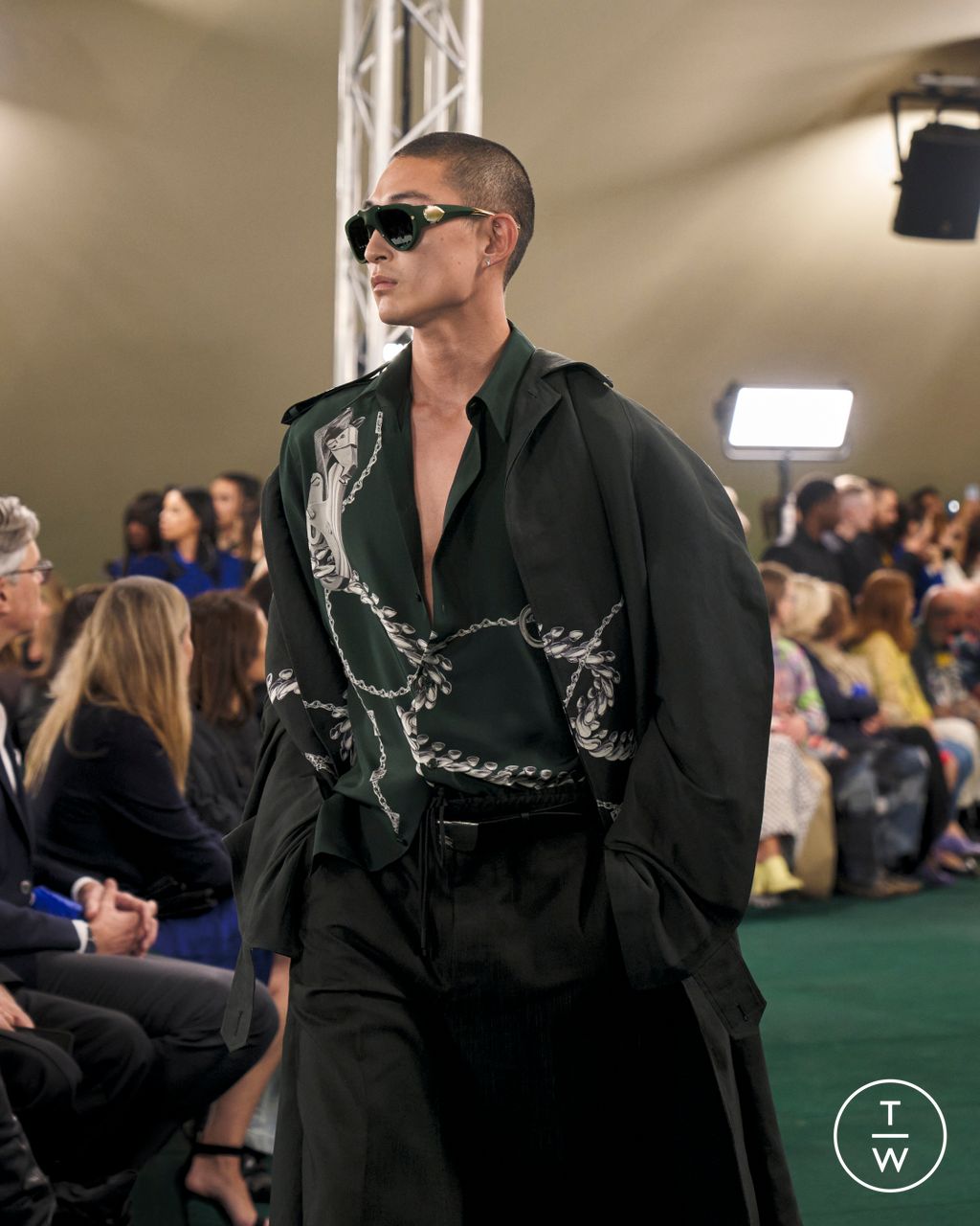 Fashion Week London Spring/Summer 2024 look 68 from the Burberry collection womenswear accessories