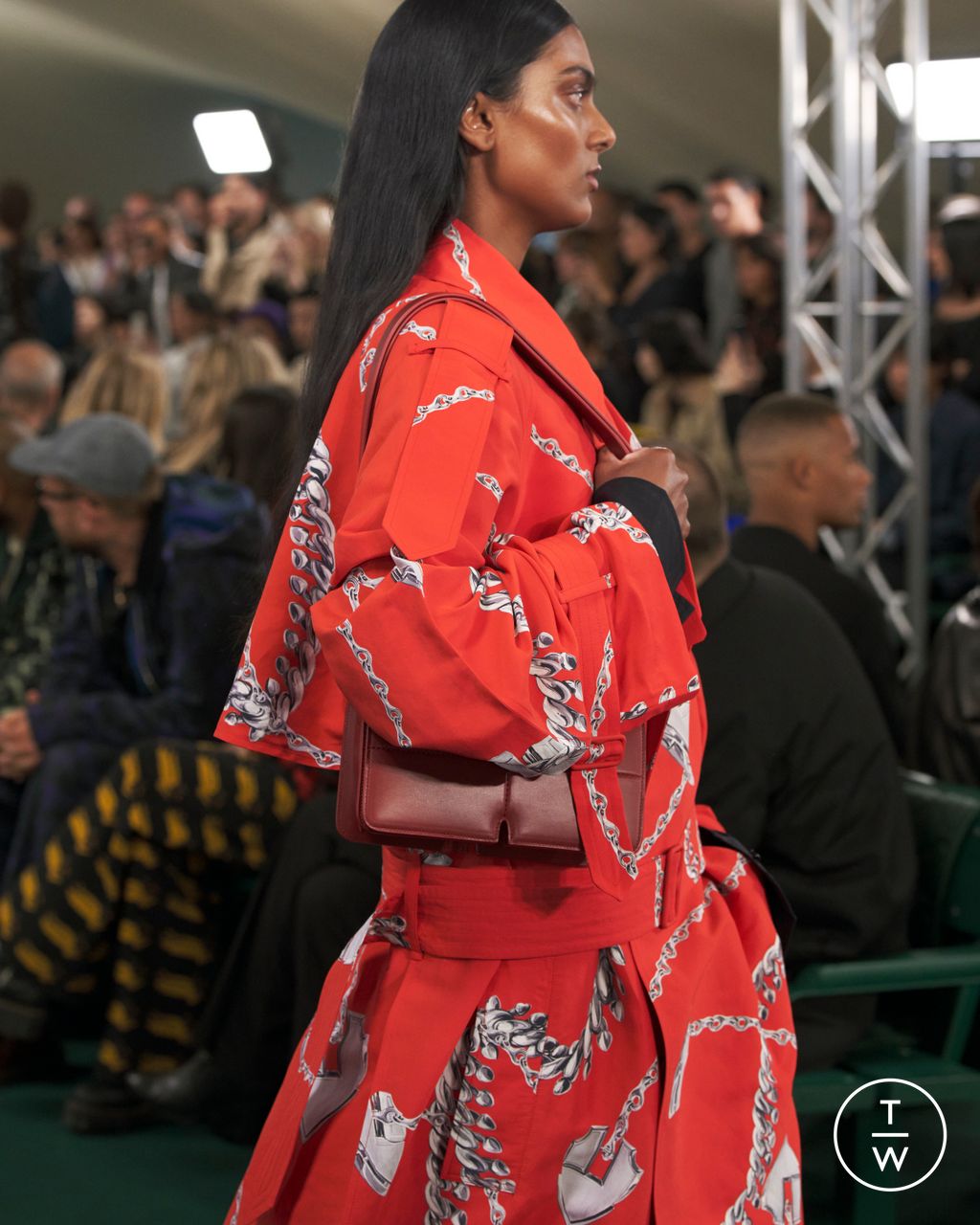 Fashion Week London Spring/Summer 2024 look 5 from the Burberry collection 女装配饰