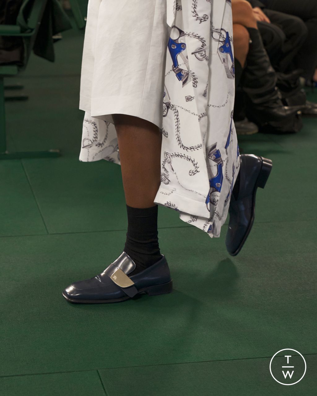 Fashion Week London Spring/Summer 2024 look 28 from the Burberry collection womenswear accessories