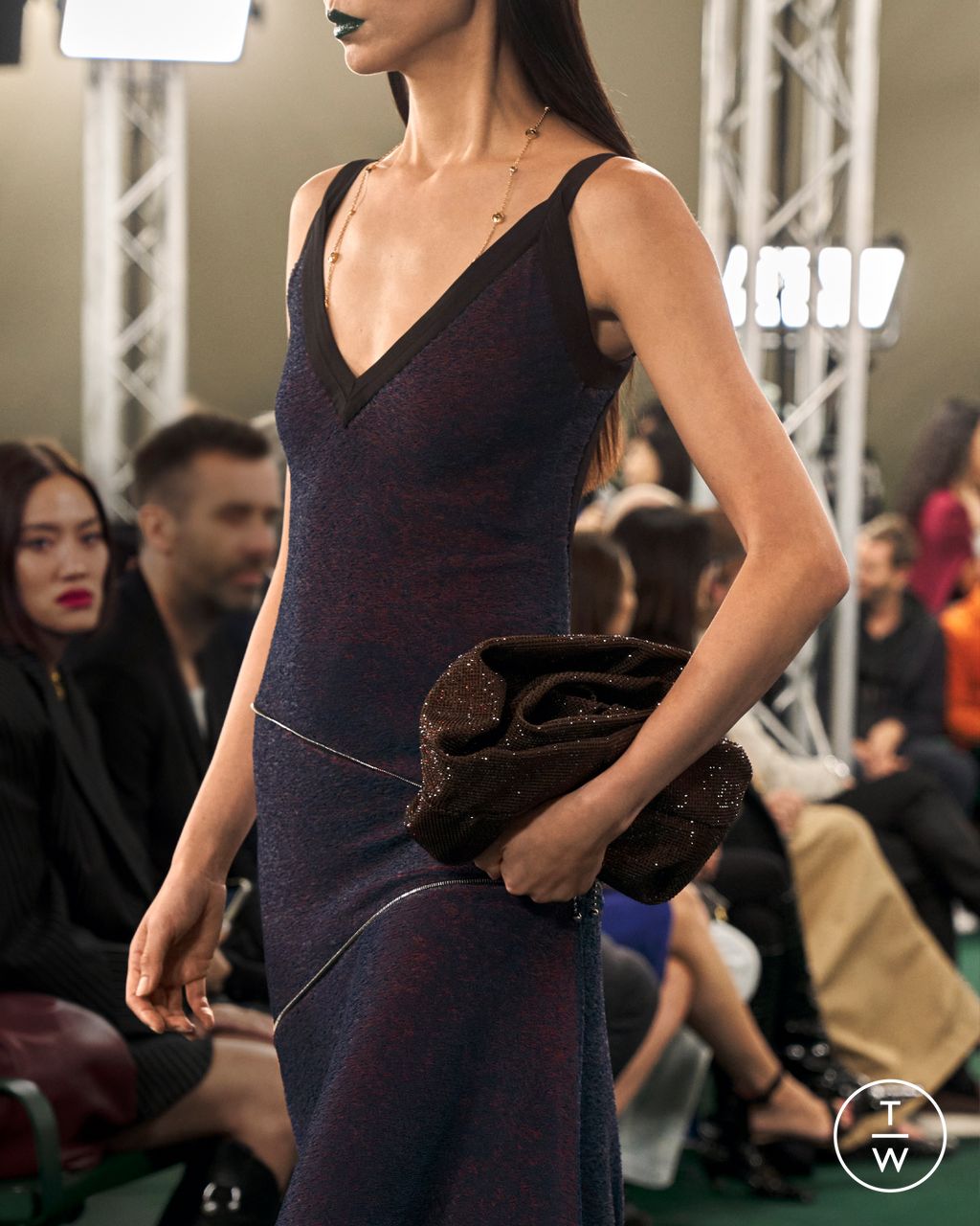 Fashion Week London Spring/Summer 2024 look 11 de la collection Burberry womenswear accessories