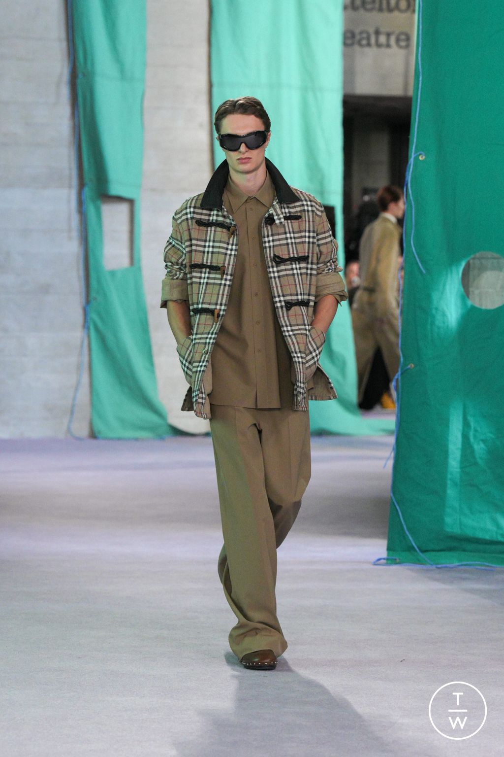 Fashion Week London Spring-Summer 2025 look 41 from the Burberry collection womenswear