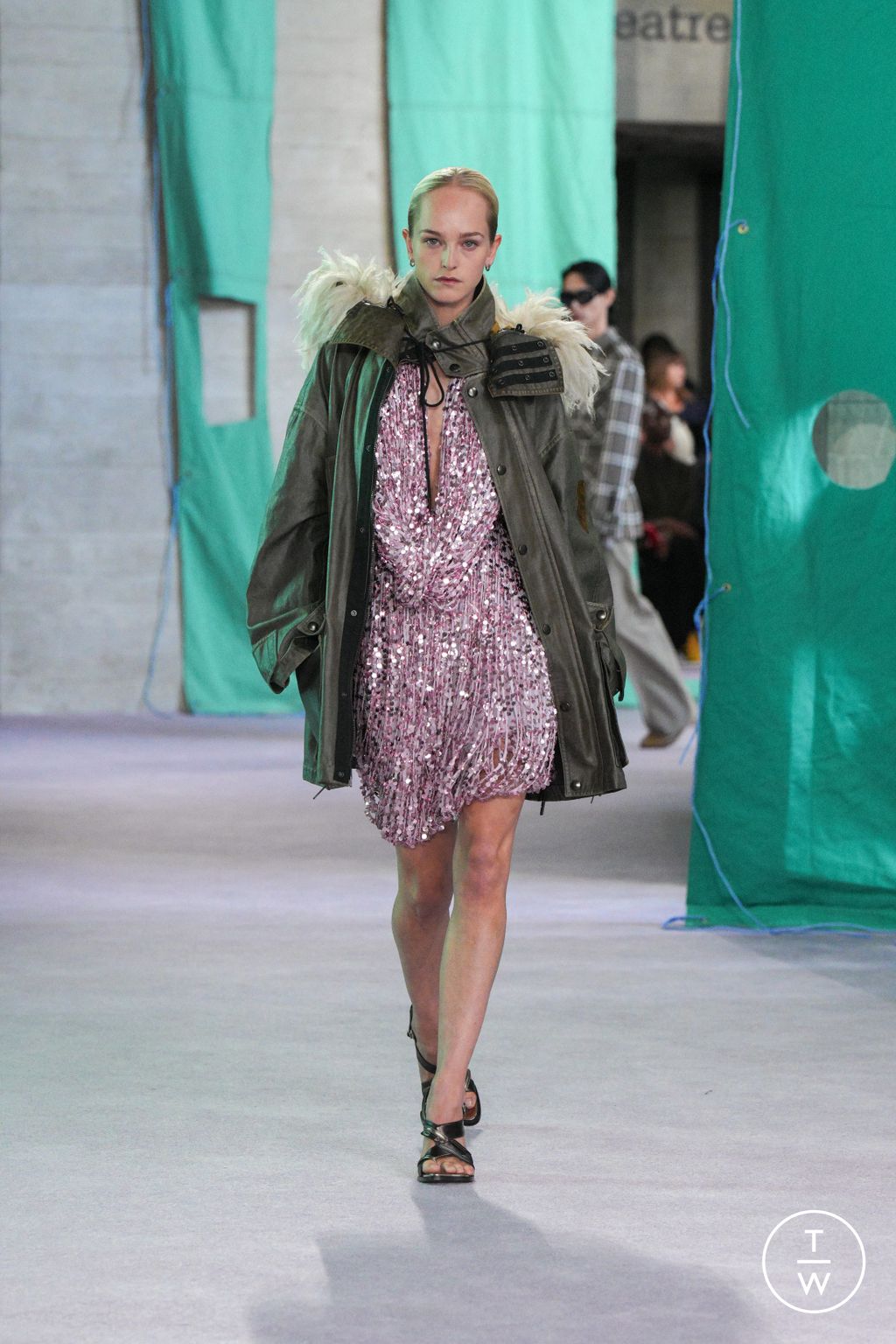 Fashion Week London Spring/Summer 2025 look 46 from the Burberry collection 女装