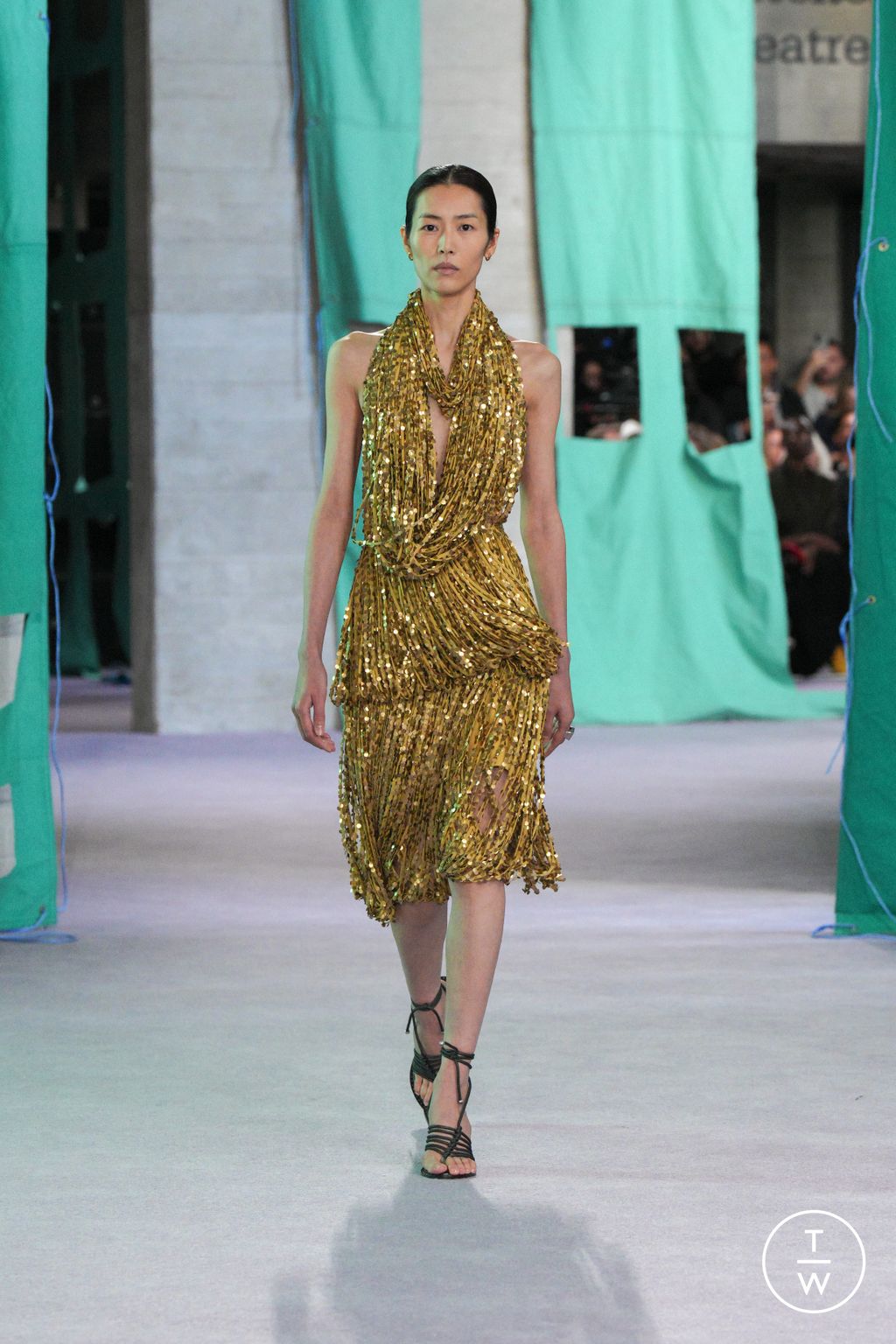 Fashion Week London Spring/Summer 2025 look 51 from the Burberry collection 女装