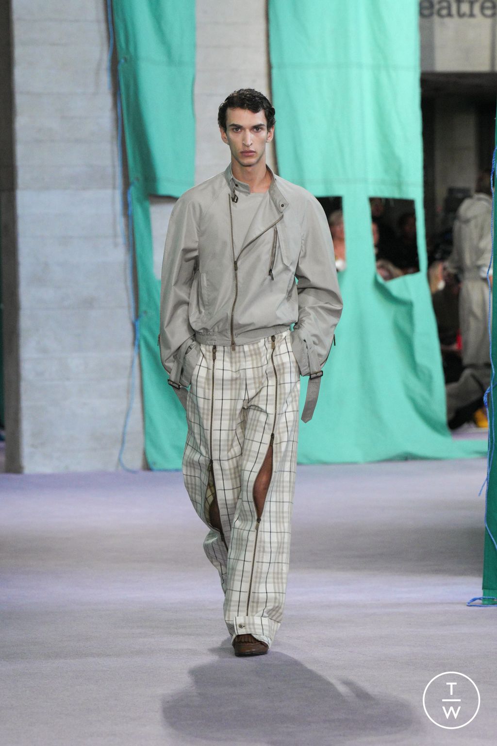 Fashion Week London Spring-Summer 2025 look 13 from the Burberry collection womenswear