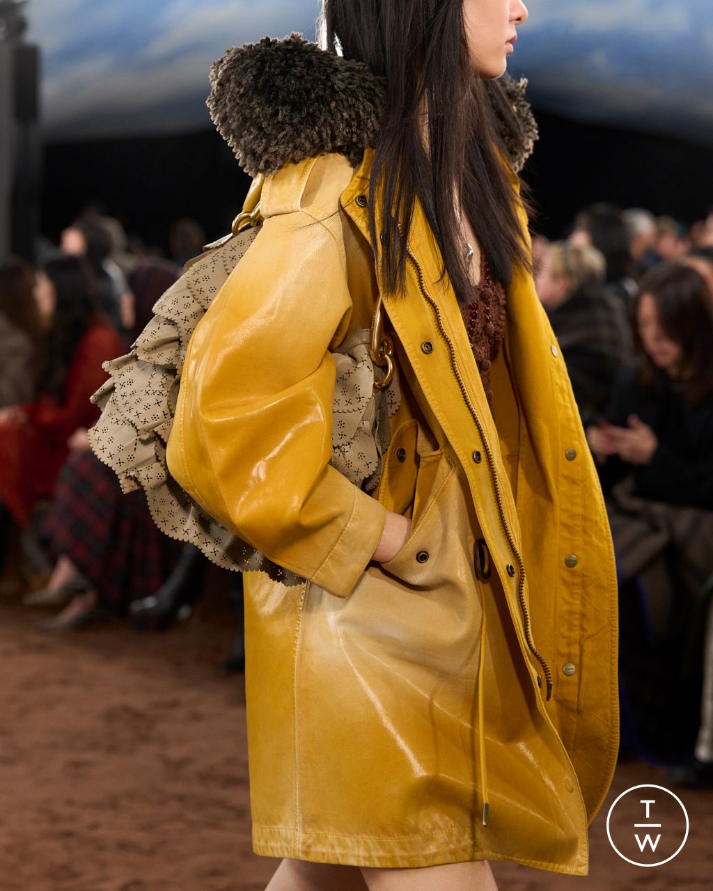 Fashion Week London Spring/Summer 2026 look 2 from the Burberry collection 女装配饰