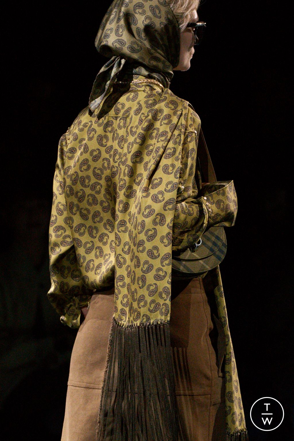 Fashion Week London Fall/Winter 2024 look 18 from the Burberry collection womenswear accessories