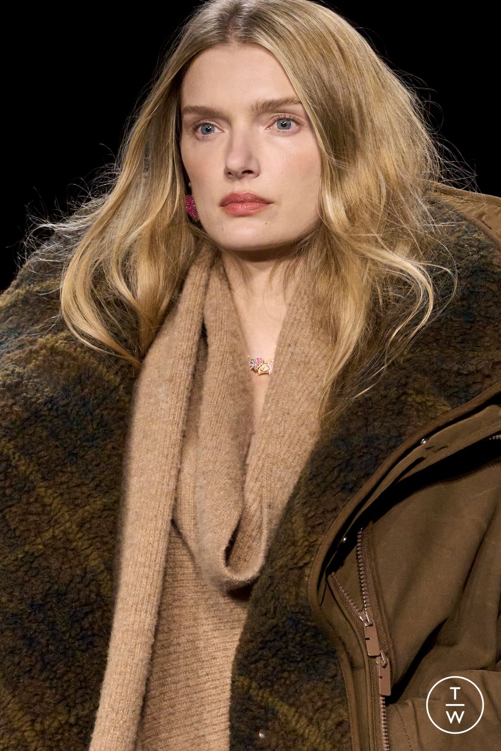 Fashion Week London Fall/Winter 2024 look 27 from the Burberry collection womenswear accessories