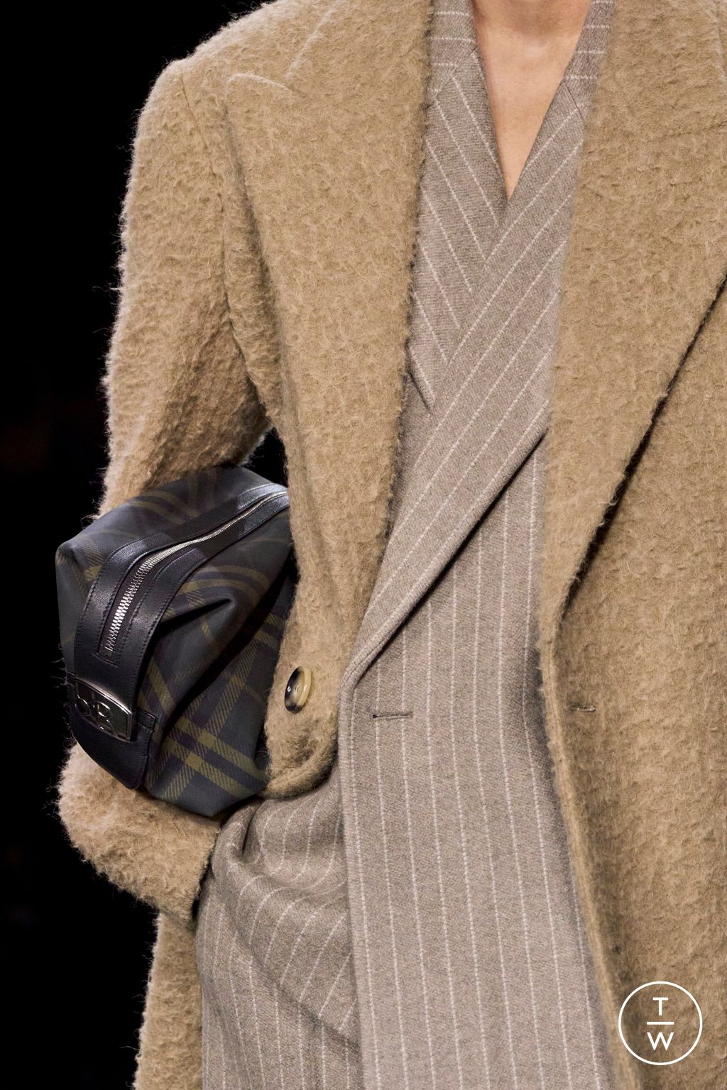 Fashion Week London Fall/Winter 2024 look 29 from the Burberry collection womenswear accessories