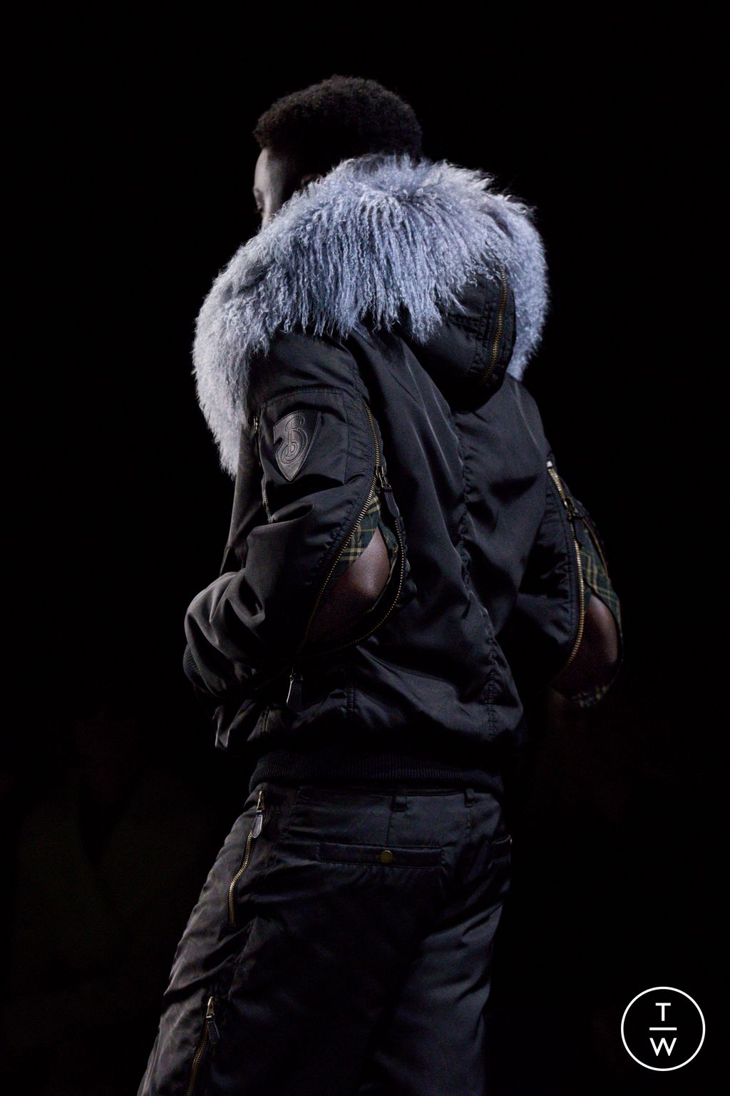 Fashion Week London Fall/Winter 2024 look 40 from the Burberry collection womenswear accessories