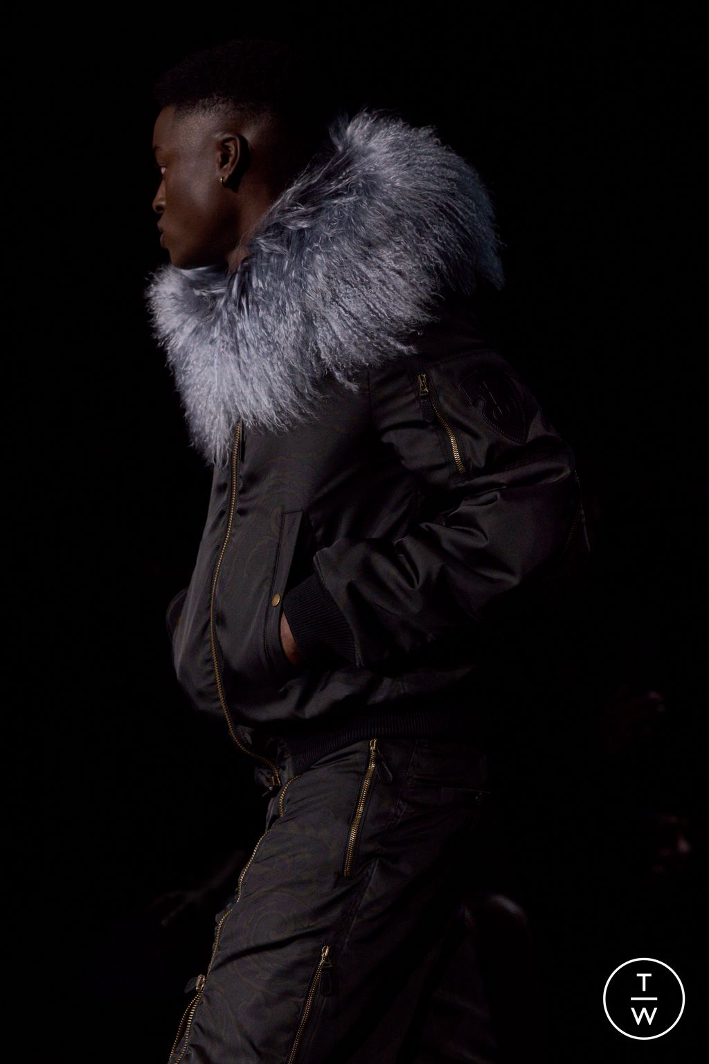 Fashion Week London Fall/Winter 2024 look 41 from the Burberry collection womenswear accessories