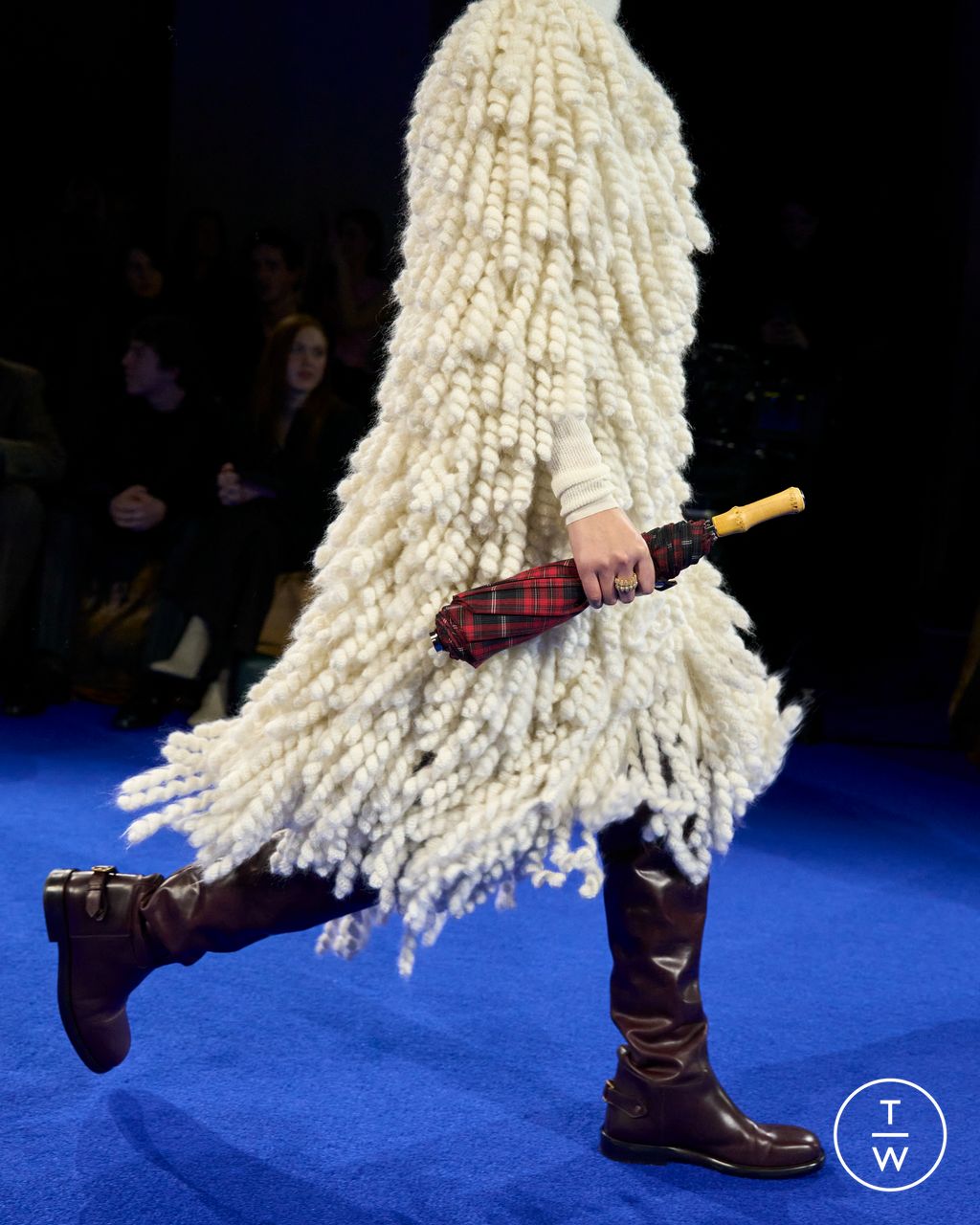 Fashion Week London Fall/Winter 2025 look 4 from the Burberry collection womenswear accessories