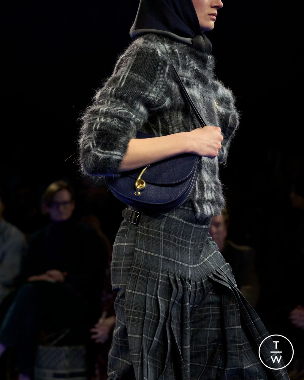 Fashion Week London Fall/Winter 2025 look 6 from the Burberry collection womenswear accessories