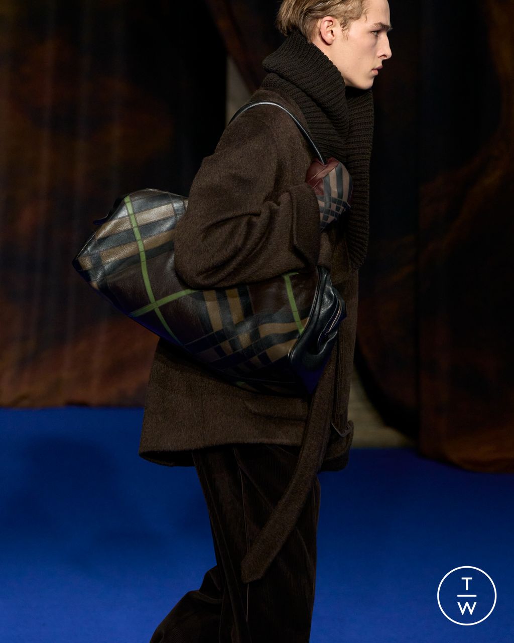 Fashion Week London Fall/Winter 2025 look 13 from the Burberry collection 女装配饰