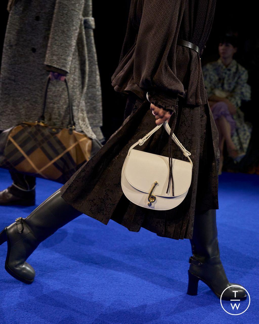 Fashion Week London Fall/Winter 2025 look 15 from the Burberry collection womenswear accessories