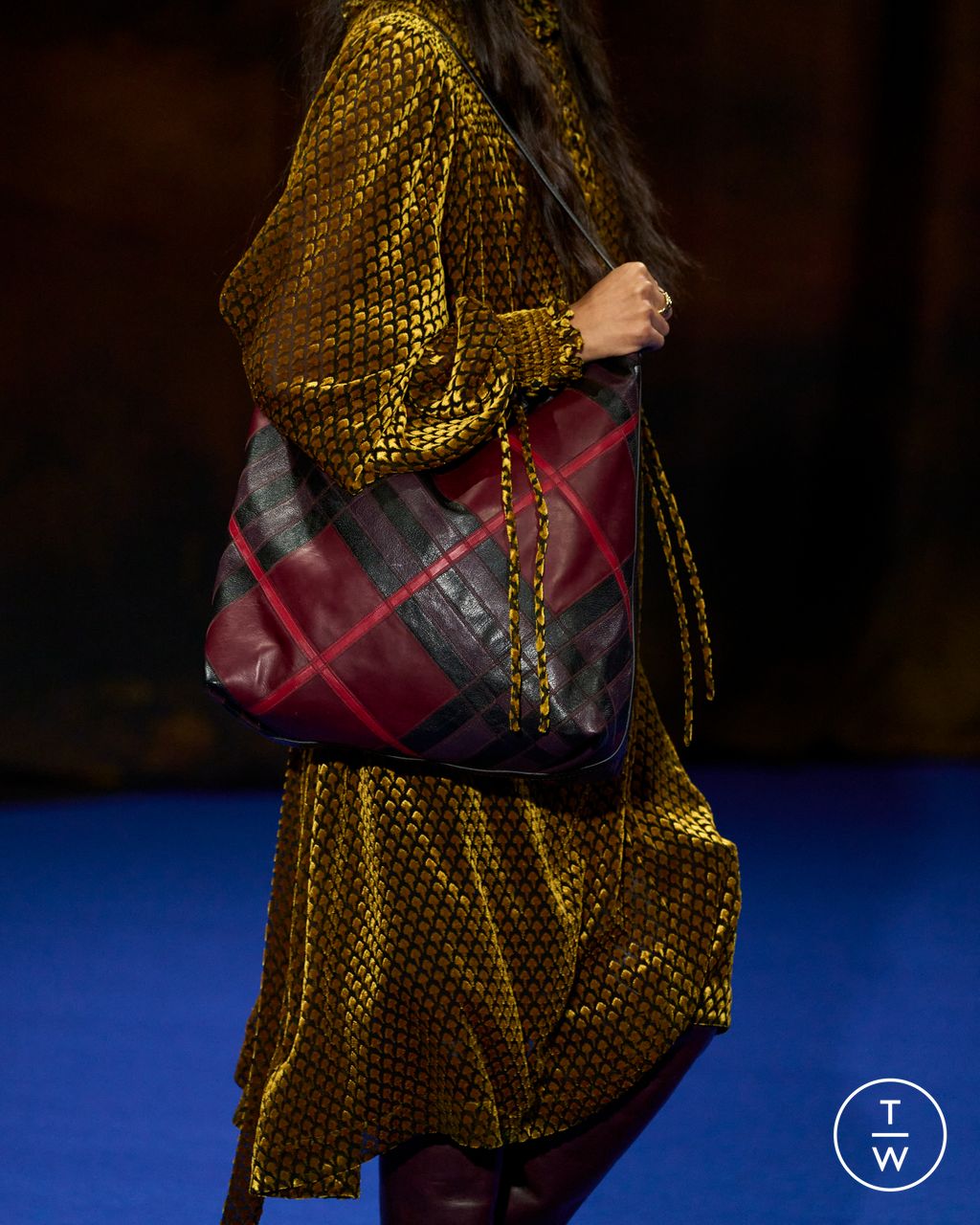 Fashion Week London Fall/Winter 2025 look 17 from the Burberry collection womenswear accessories