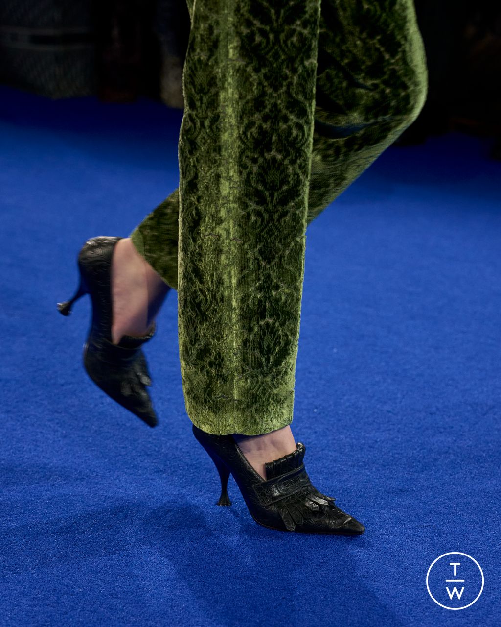 Fashion Week London Fall/Winter 2025 look 19 from the Burberry collection 女装配饰