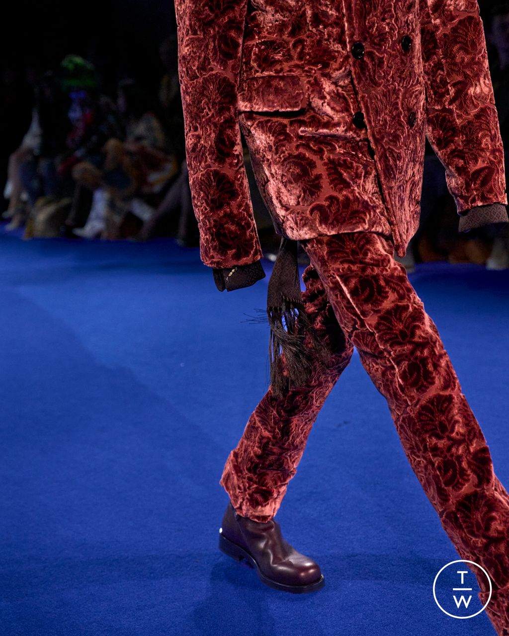 Fashion Week London Fall/Winter 2025 look 20 from the Burberry collection 女装配饰