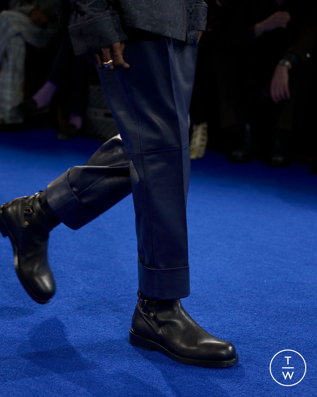 Fashion Week London Fall/Winter 2025 look 21 from the Burberry collection womenswear accessories